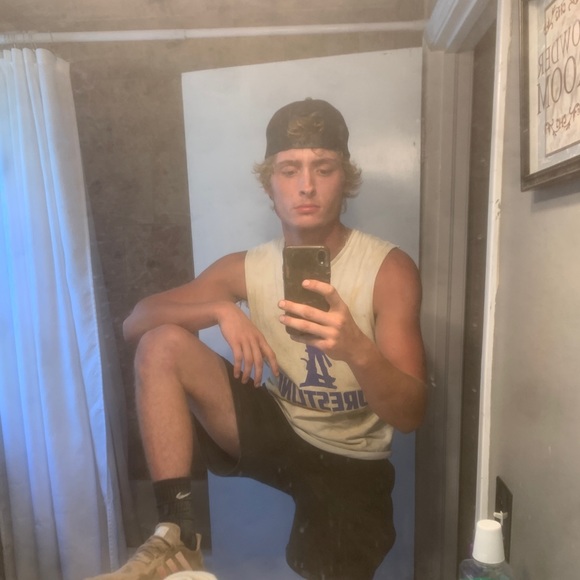 Meet your Posher, Kobi - Picture 1 of 5